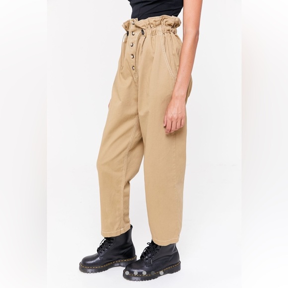 URBAN OUTFITTERS | UO Terra High Waisted Paper-bag Pant in Khaki - Picture 3 of 15